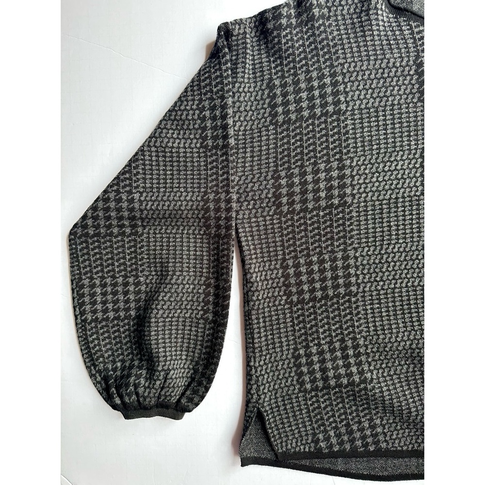 Max Studio London Black and Gray Patterned Sweater Size Small
